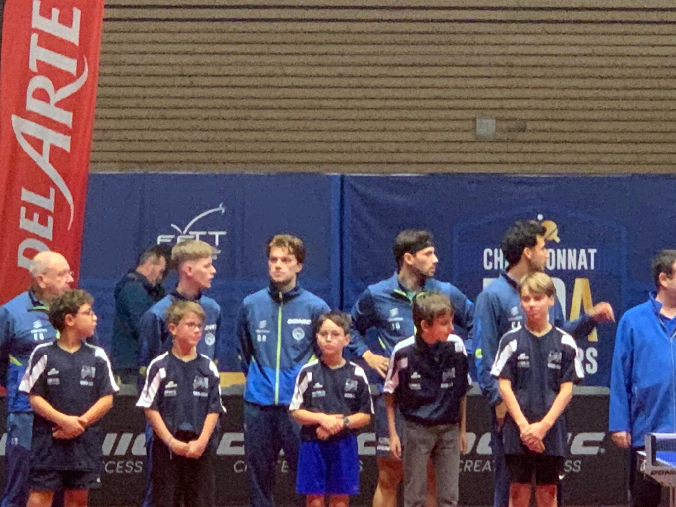 Match de Pro A entre les Loups d'Angers et Caen TTC, où nos jeunes ont accompagné les joueurs lors de leur entrée, et où ils ont été ramasseurs de balles ainsi que scoreurs (16/12/2025)